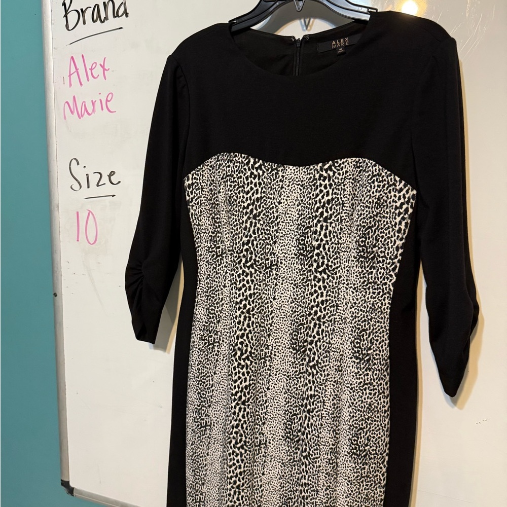 Alex Marie Black and White Sheath Dress 3/4 Sleeve Crew Neck